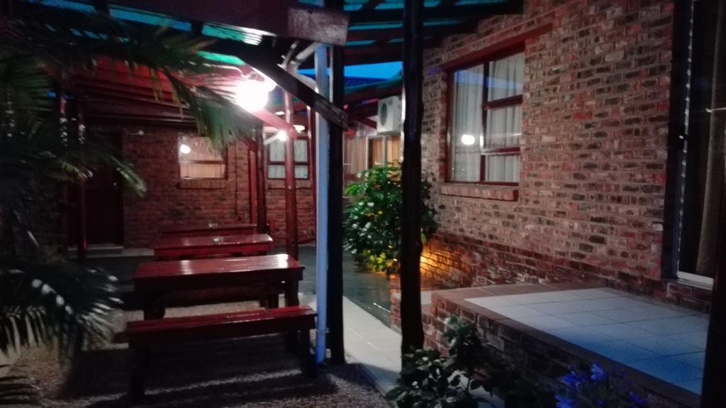 Rainbow Guest House And Tours Uitenhage エクステリア 写真